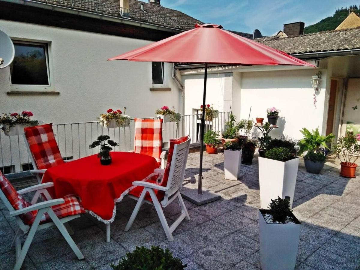 Charming 2-Bed Apartment In Кохем Экстерьер фото